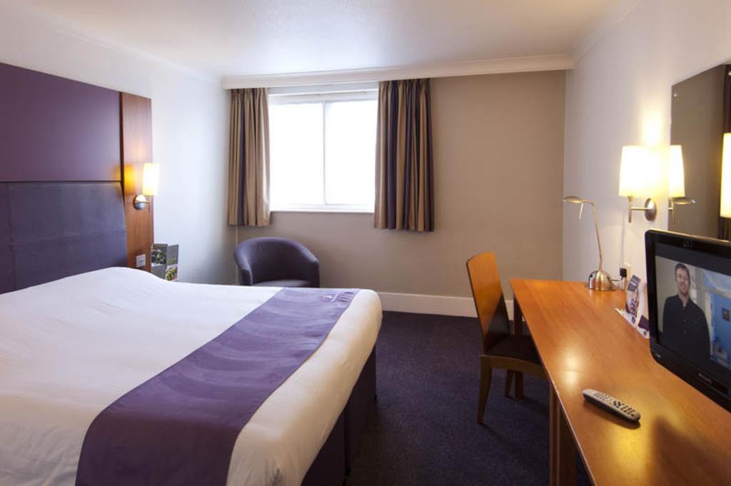 Premier Inn Sheffield Arena Стая снимка
